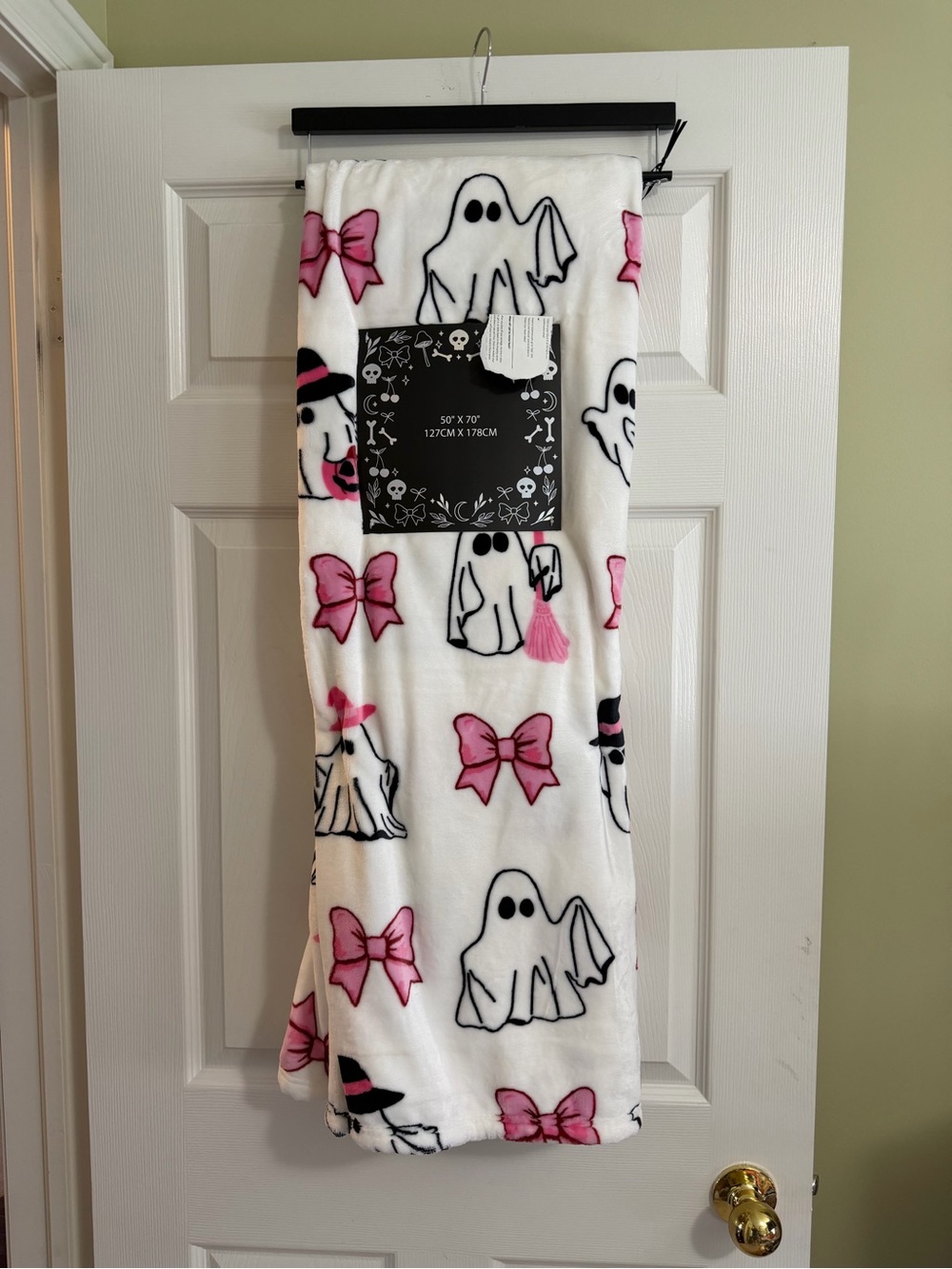 Viral ghost with bows blanket 50 x 70